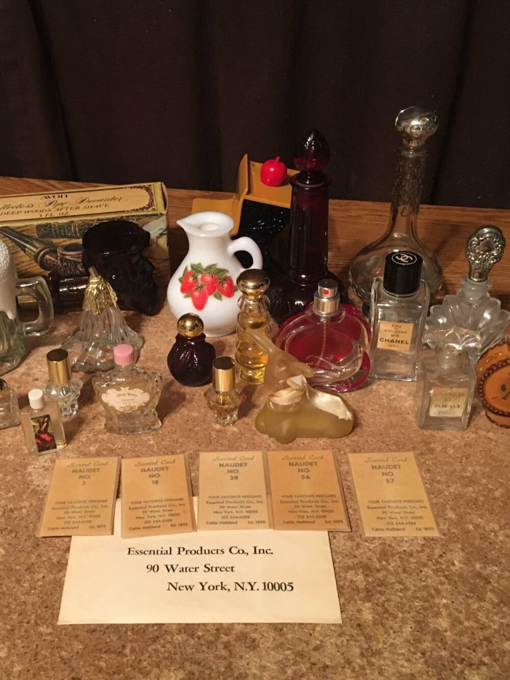 BIG LOT OF 20+ AVON ZOFALY BOTTLES MOONWIND ZOFALY NO 5 CHANEL PERFUME BOTTLES